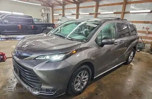 TOYOTA Sienna 