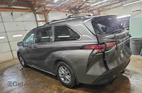 TOYOTA Sienna 