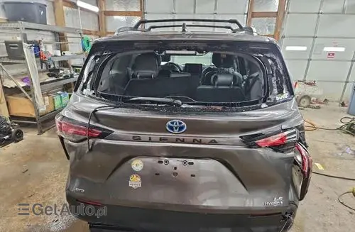 TOYOTA Sienna 
