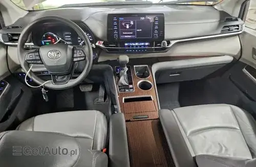 TOYOTA Sienna 