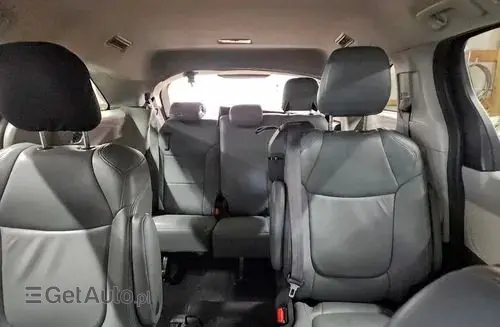 TOYOTA Sienna 