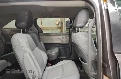 TOYOTA Sienna 
