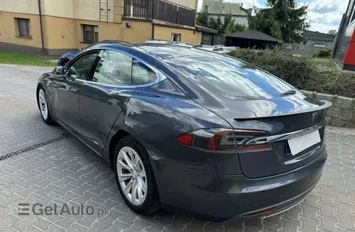TESLA Model S 