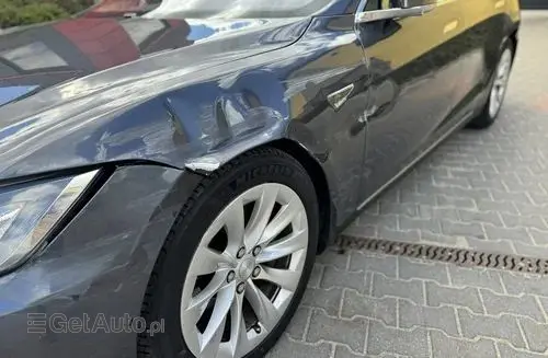 TESLA Model S 