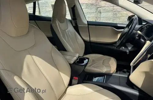 TESLA Model S 