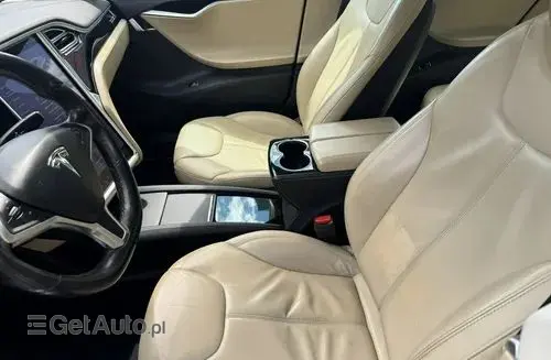 TESLA Model S 