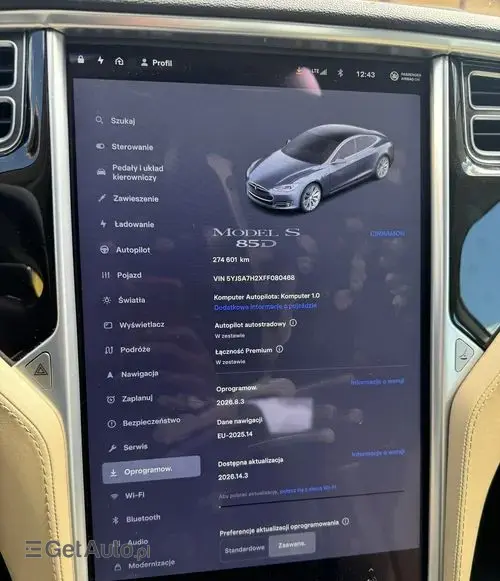 TESLA Model S 