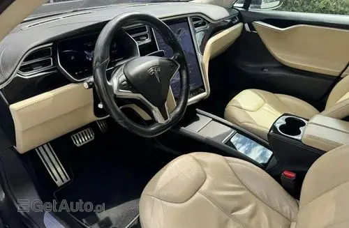 TESLA Model S 