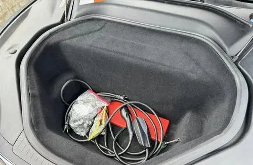 TESLA Model S 