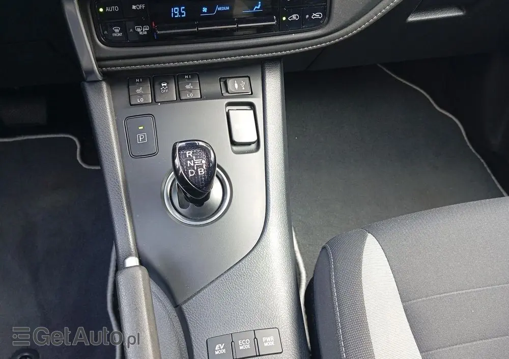 TOYOTA Auris Hybrid 135 Premium