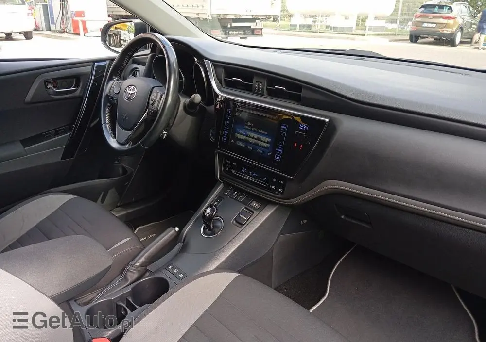 TOYOTA Auris Hybrid 135 Premium