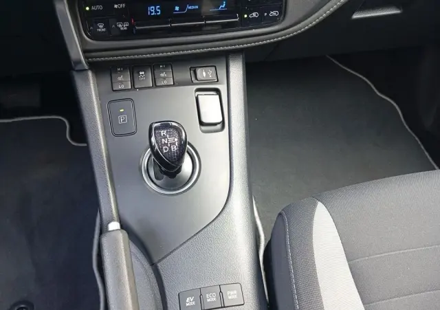 TOYOTA Auris Hybrid 135 Premium