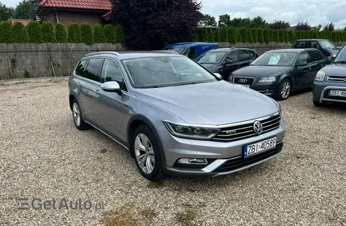 VOLKSWAGEN Passat Alltrack 