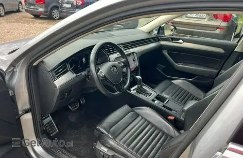 VOLKSWAGEN Passat Alltrack 