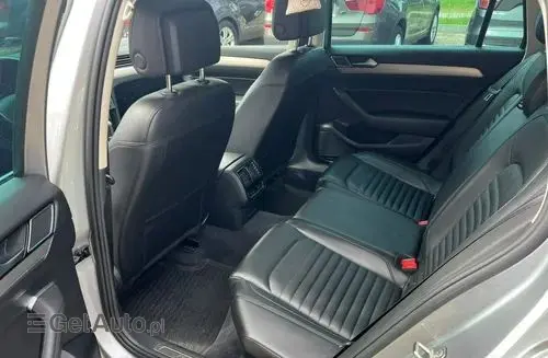 VOLKSWAGEN Passat Alltrack 