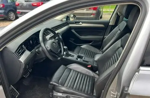 VOLKSWAGEN Passat Alltrack 