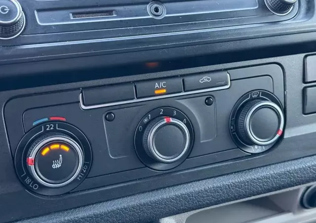 VOLKSWAGEN 2.0TDI 140ps 4MOTION Transporter T6 Długi Webasto SERWISOWANY Bezwypadek 2x przesuwne drzwi 