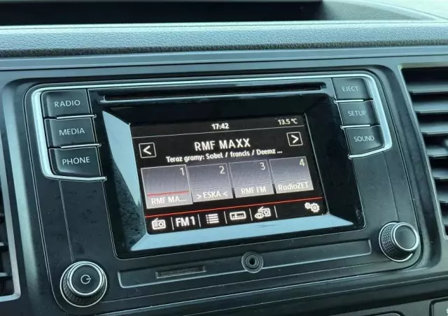 VOLKSWAGEN 2.0TDI 140ps 4MOTION Transporter T6 Długi Webasto SERWISOWANY Bezwypadek 2x przesuwne drzwi 