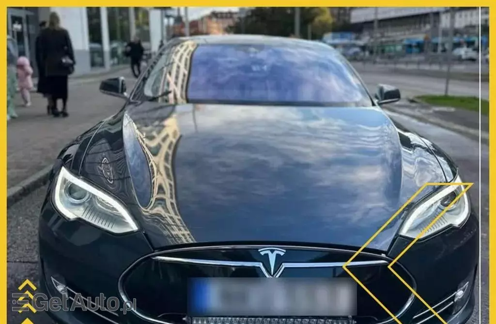 TESLA Model S 