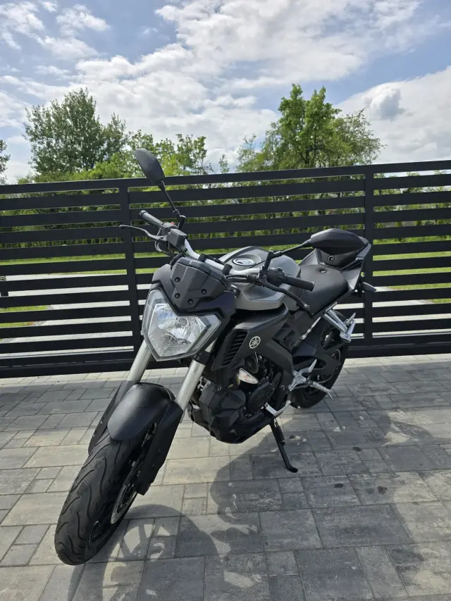YAMAHA MT  
