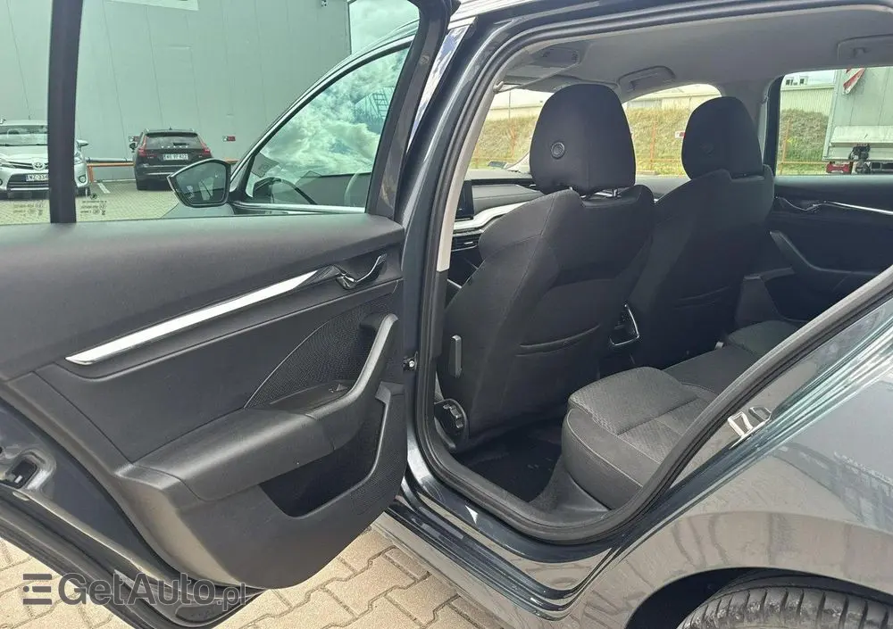 SKODA Octavia 