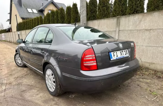 SKODA Superb 