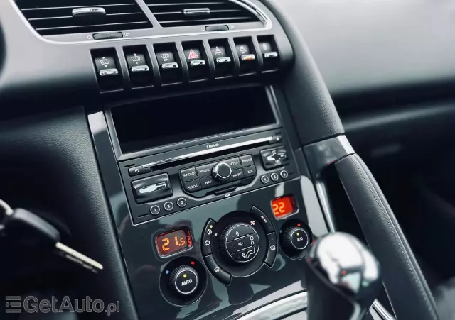 PEUGEOT 3008 1.6 HDi Premium