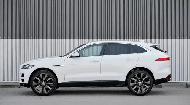 JAGUAR F-Pace 