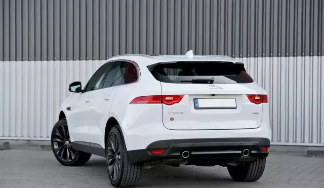 JAGUAR F-Pace 