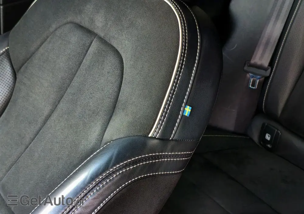 VOLVO XC 40 T5 Plug-In Hybrid R-Design