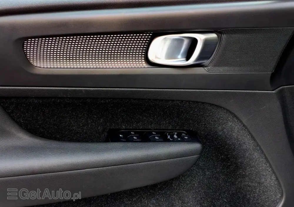 VOLVO XC 40 T5 Plug-In Hybrid R-Design