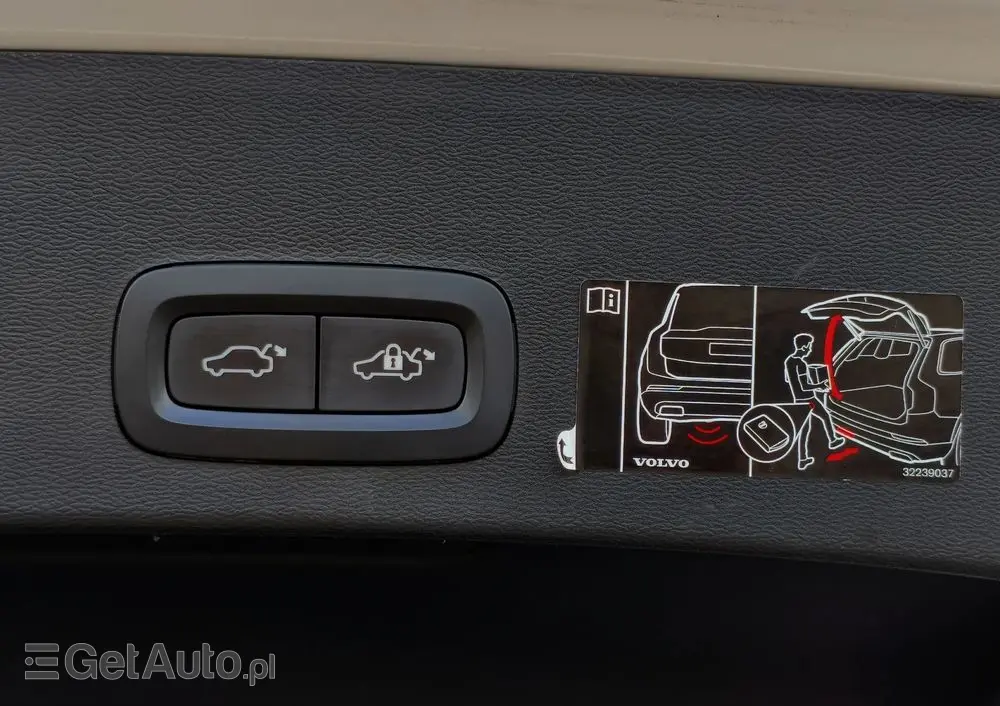 VOLVO XC 40 T5 Plug-In Hybrid R-Design