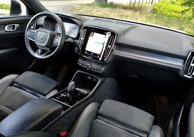 VOLVO XC 40 T5 Plug-In Hybrid R-Design