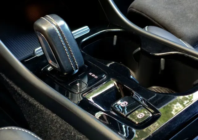 VOLVO XC 40 T5 Plug-In Hybrid R-Design