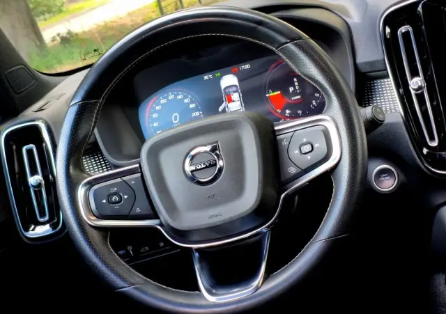 VOLVO XC 40 T5 Plug-In Hybrid R-Design