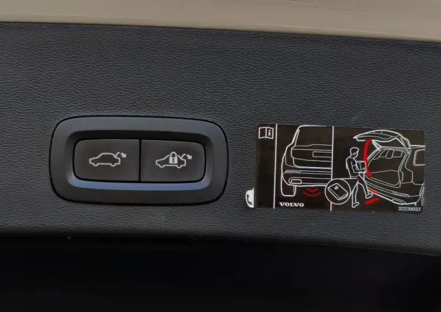 VOLVO XC 40 T5 Plug-In Hybrid R-Design