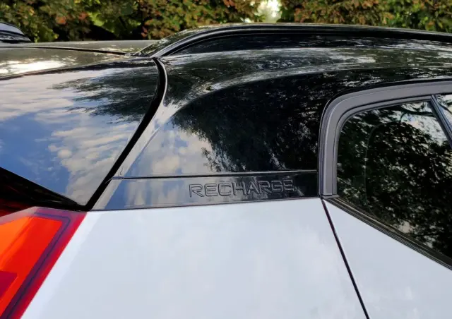 VOLVO XC 40 T5 Plug-In Hybrid R-Design