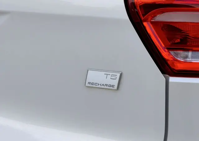 VOLVO XC 40 T5 Plug-In Hybrid R-Design