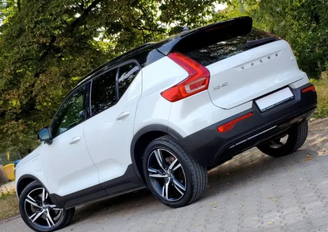 VOLVO XC 40 T5 Plug-In Hybrid R-Design