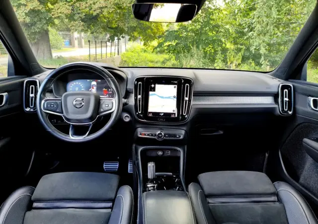 VOLVO XC 40 T5 Plug-In Hybrid R-Design