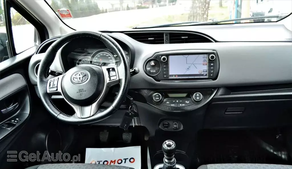 TOYOTA Yaris 