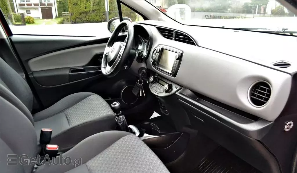 TOYOTA Yaris 