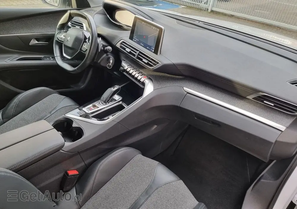 PEUGEOT 3008 1.2 PureTech Allure S&S EAT6