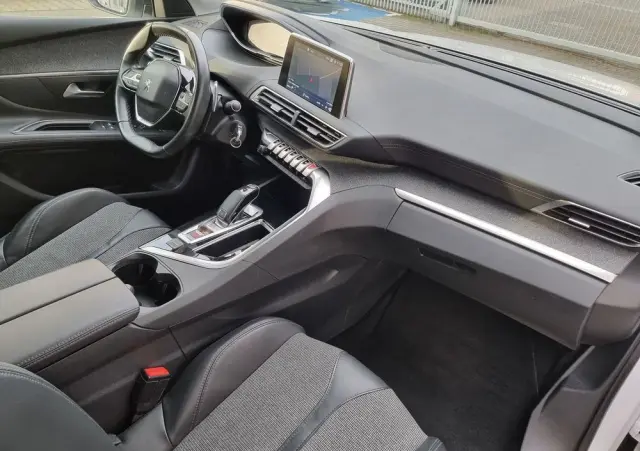 PEUGEOT 3008 1.2 PureTech Allure S&S EAT6