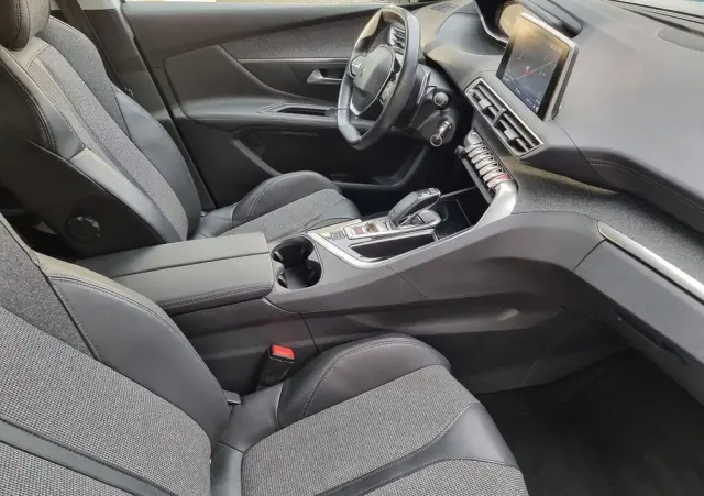 PEUGEOT 3008 1.2 PureTech Allure S&S EAT6