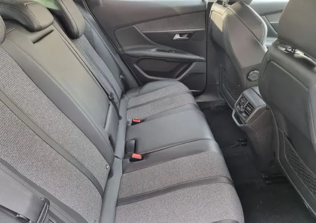 PEUGEOT 3008 1.2 PureTech Allure S&S EAT6