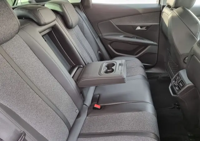 PEUGEOT 3008 1.2 PureTech Allure S&S EAT6