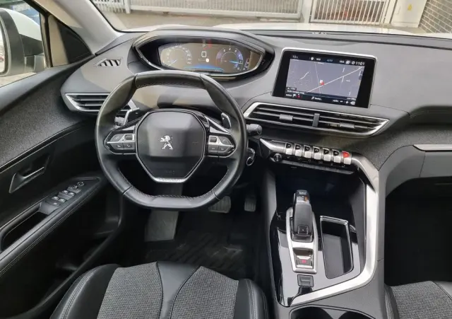 PEUGEOT 3008 1.2 PureTech Allure S&S EAT6