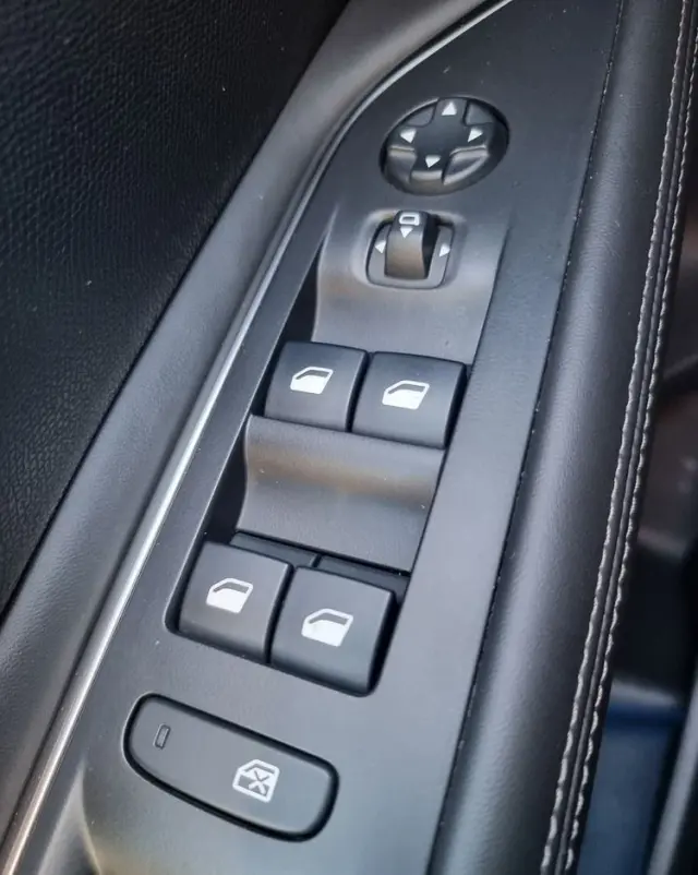 PEUGEOT 3008 1.2 PureTech Allure S&S EAT6