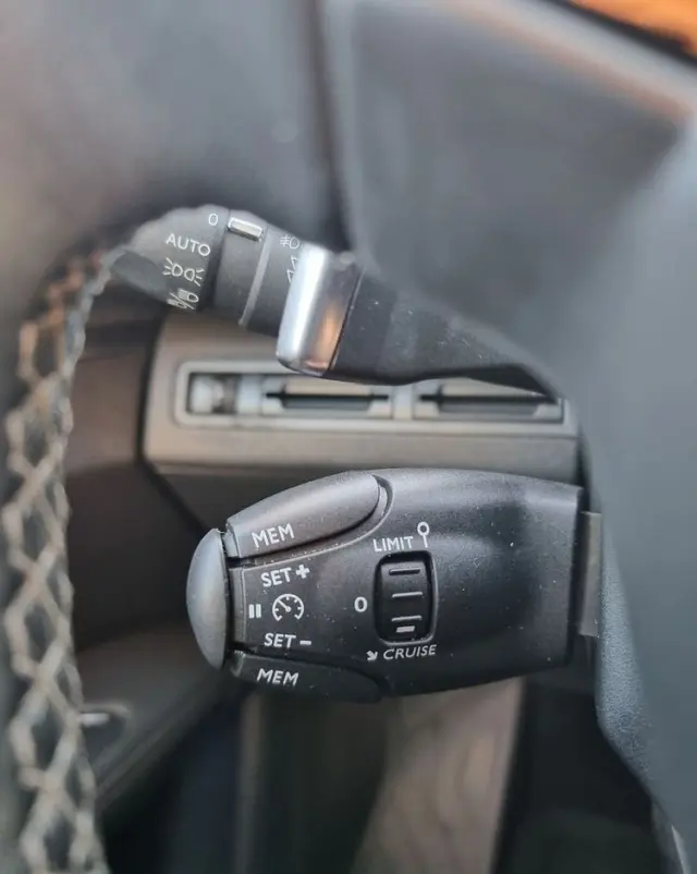 PEUGEOT 3008 1.2 PureTech Allure S&S EAT6